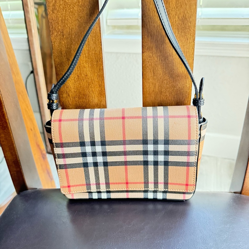 BURBERRY💥
Hampshire Crossbody Bag✨